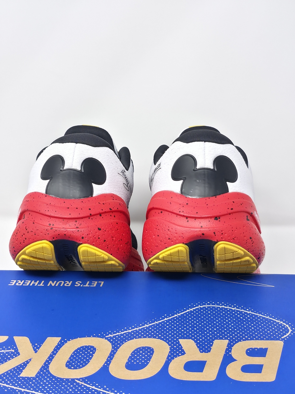 Brooks Ghost Max 2 Mickey Mouse RunDisney Women's 9.5 Limited Edition Like NEW - Picture 4 of 10